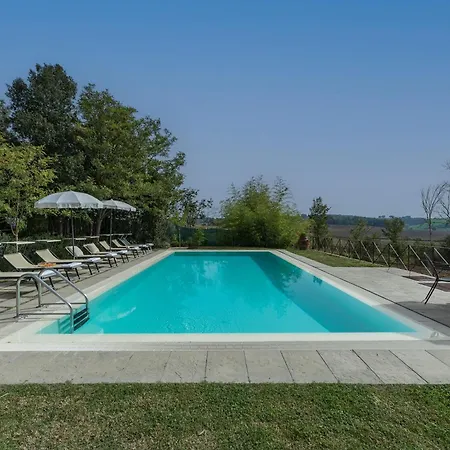 Villa Casale Cinque Valli 8 *