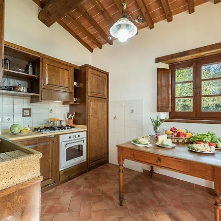 Villa Casale Cinque Valli 8 *