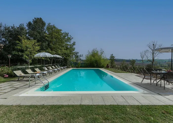 Villa Casale Cinque Valli 8 *