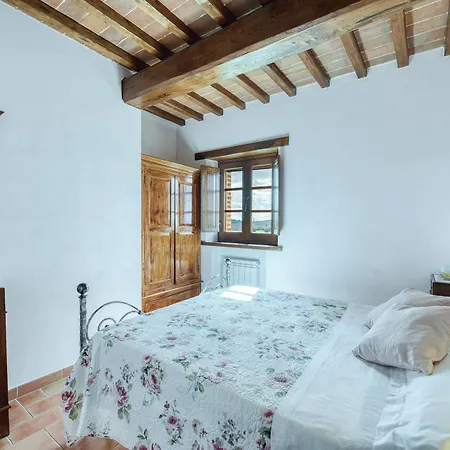Βίλα Casale Cinque Valli 8 *