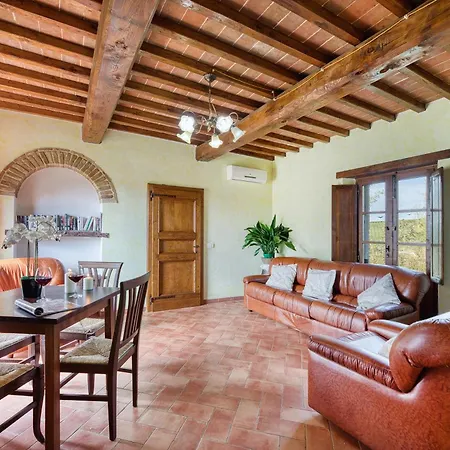 Βίλα Casale Cinque Valli 8 *