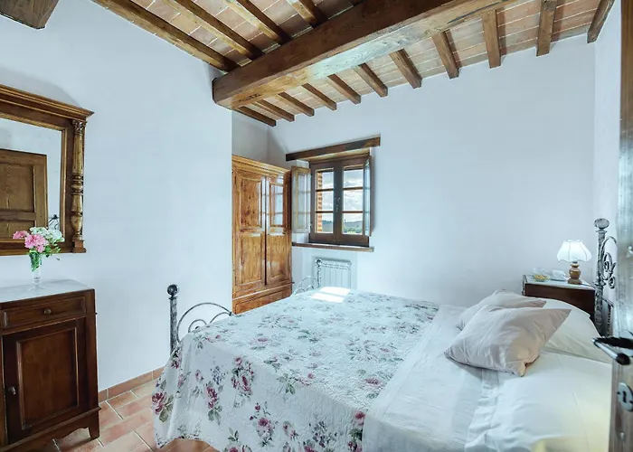 Villa Casale Cinque Valli 8 *